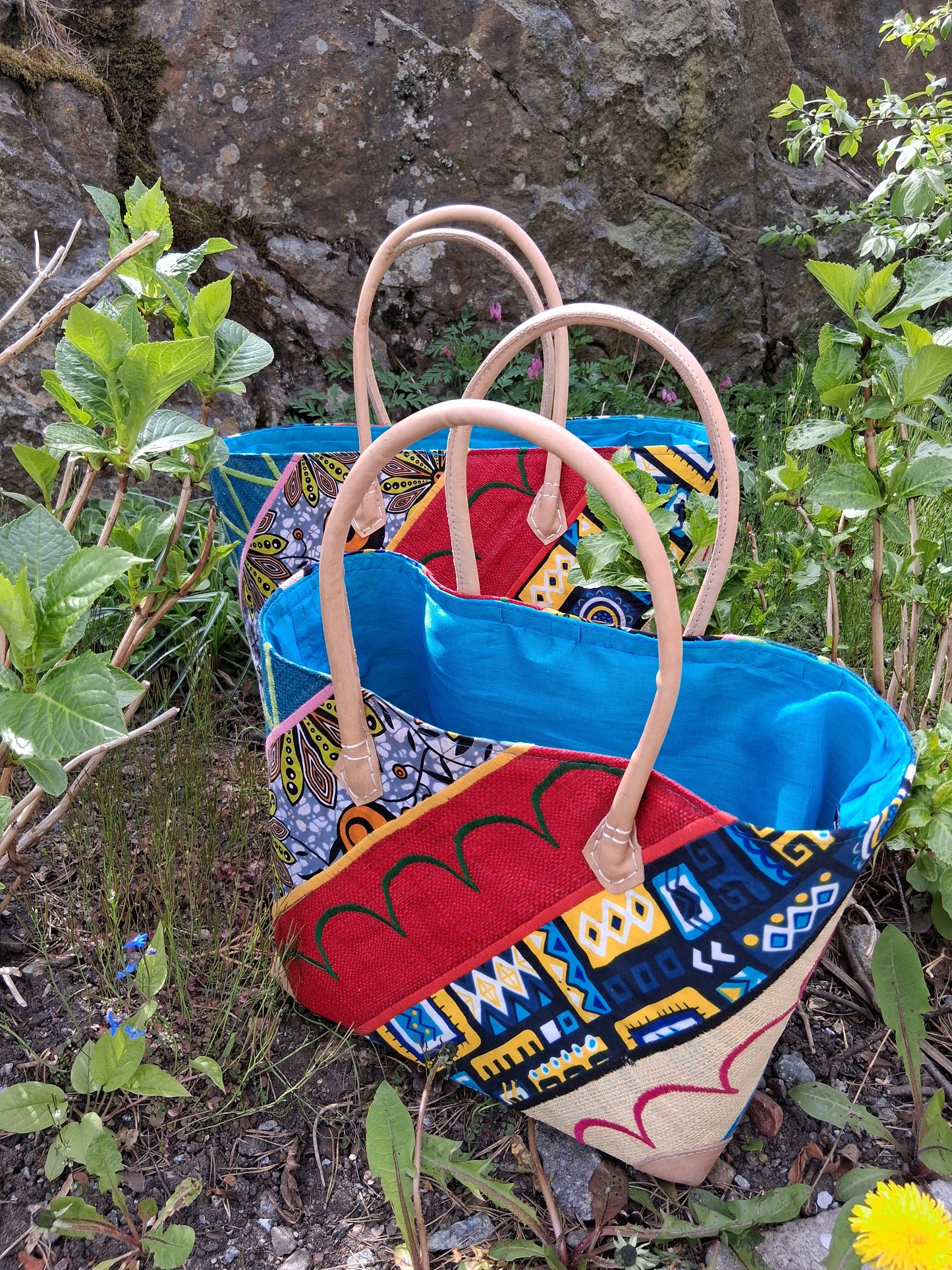 Rabane/Raffia broderade Korgväska