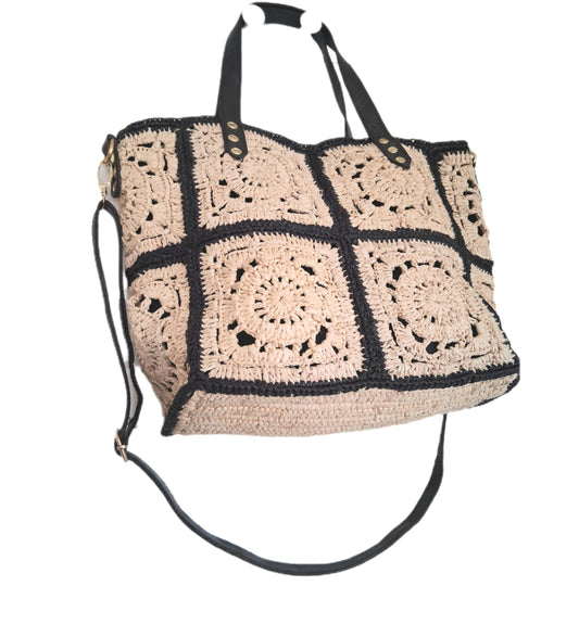Tote raffia virkad svart beige rutor